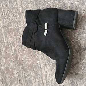 Kelly& Katie ankle boots